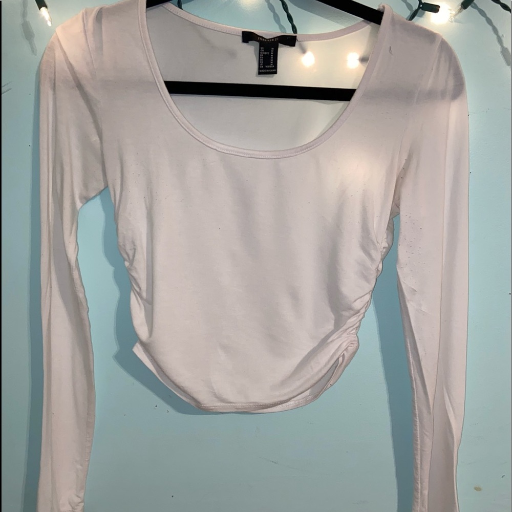 🤍🤍basic white side ruched crop top🤍🤍